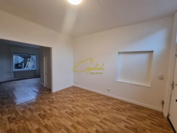 Tirane, jepet me qera zyre Kati 1, 100 m² 900 € (ZOGU I ZI)
