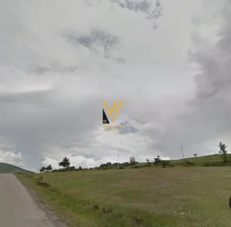 Korce, shitet truall , 2.600 m² 285.000 € (VOSKOPOJE)