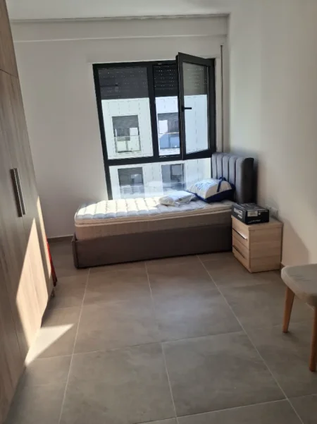 Tirane, jepet me qera apartament 2+1+Ballkon Kati 6, 650 € (Porcelan)