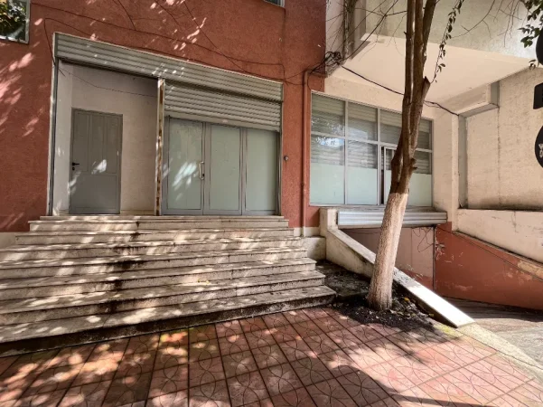 Tirane, shitet ambjent biznesi Kati 0, 116 m² 387.000 € (Rruga Rrapo Hekali)