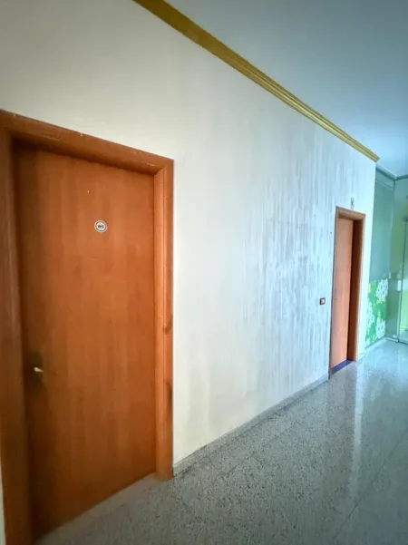 Tirane, shitet ambjent biznesi Kati 2, 38 m² 65.000 € (Xhamllik)