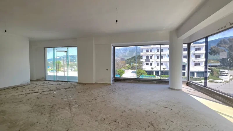 Radhime - Orikum, shitet ambjent biznesi Kati 2, 165 m² 189.800 € (Orikum, Vlore)