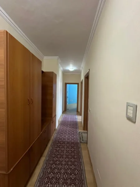 Tirane, jepet me qera apartament 2+1 , 100 m² 650 € (Tek Prokuroria (Brrakë))