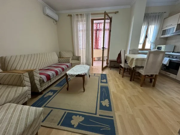 Tirane, jepet me qera apartament 2+1 , 100 m² 650 € (Tek Prokuroria (Brrakë))