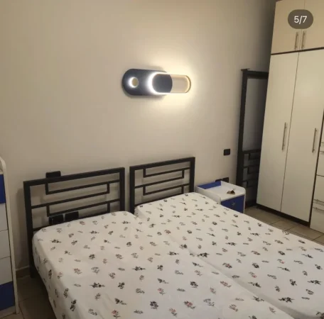 🏡 JEPET ME QERA APARTAMENT 1+1 TEK RRUGA E KAVAJES (PRANË PARKUT) PERFEKT PER 2 GOCA OSE CIFT,  500 Euro