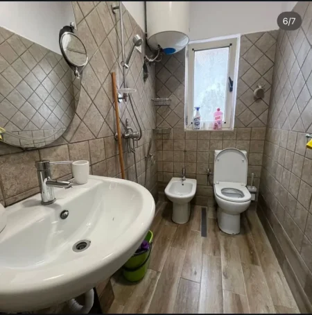🏡 JEPET ME QERA APARTAMENT 1+1 TEK RRUGA E KAVAJES (PRANË PARKUT) PERFEKT PER 2 GOCA OSE CIFT,  500 Euro