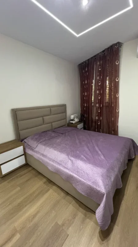 Tirane, jepet me qera apartament 2+1 , 100 m² 650 € (Fusha e Aviacionit)