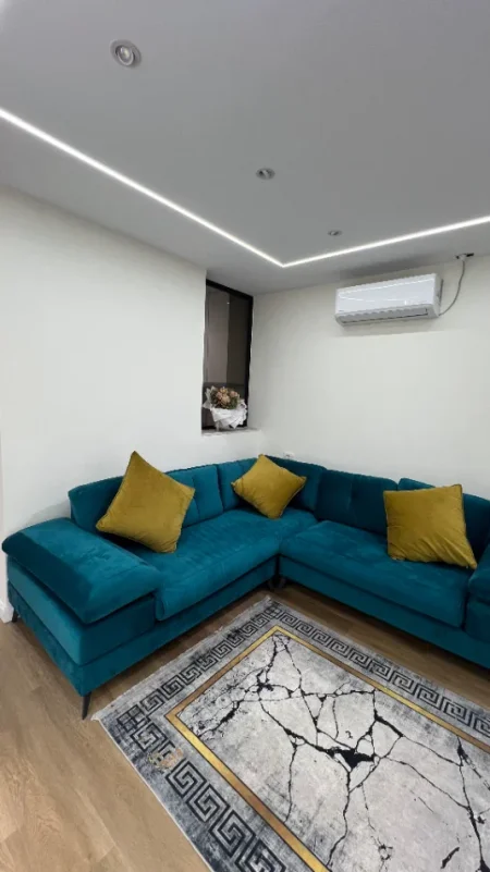 Tirane, jepet me qera apartament 2+1 , 100 m² 650 € (Fusha e Aviacionit)