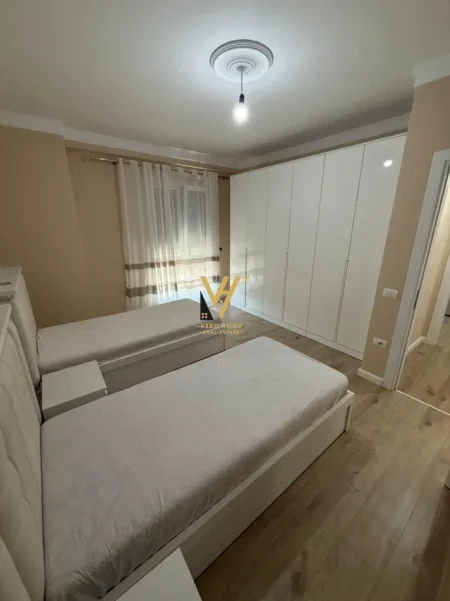Tirane, jepet me qera apartament 2+1+Ballkon Kati 3, 100 m² 520 € (PASKUQAN)