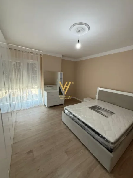 Tirane, jepet me qera apartament 2+1+Ballkon Kati 3, 100 m² 520 € (PASKUQAN)