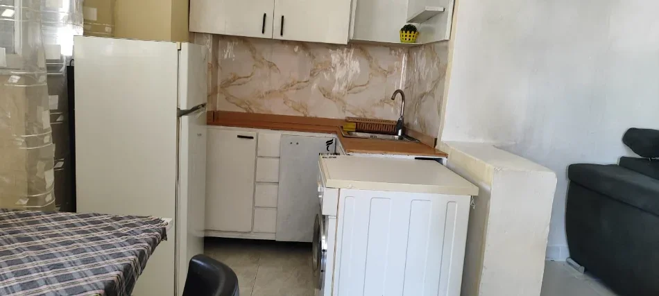 Tirane, jepet me qera apartament 2+1 Kati 5, 75 m² 450 € (SHALLVARET)