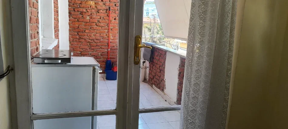Tirane, jepet me qera apartament 2+1 Kati 5, 75 m² 450 € (SHALLVARET)