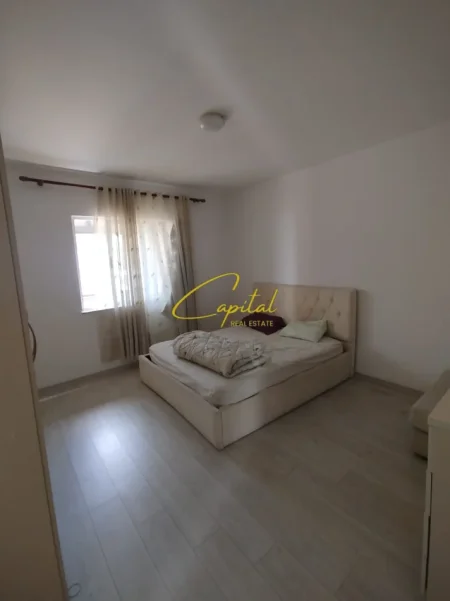 Tirane, jepet me qera apartament 1+1 Kati 3, 50 m² 350 € (YZBERISHT)