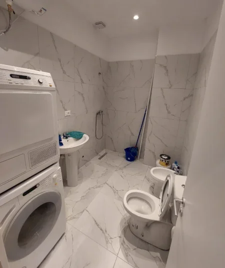 Tirane, jepet me qera apartament 1+1+Ballkon , 70 m² 600 € 