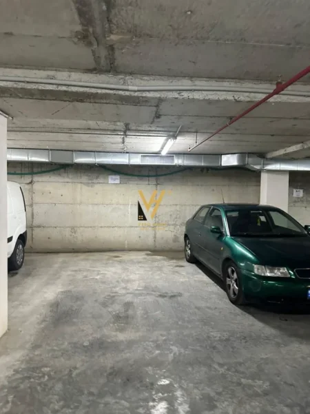Tirane, jepet me qera zyre Kati 2, 122 m² 2.000 € (RRUGA E ELBASANIT)