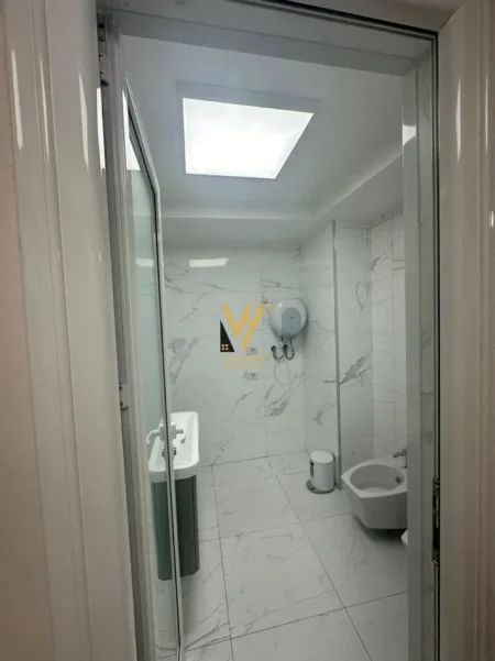 Tirane, jepet me qera zyre Kati 2, 122 m² 2.000 € (RRUGA E ELBASANIT)