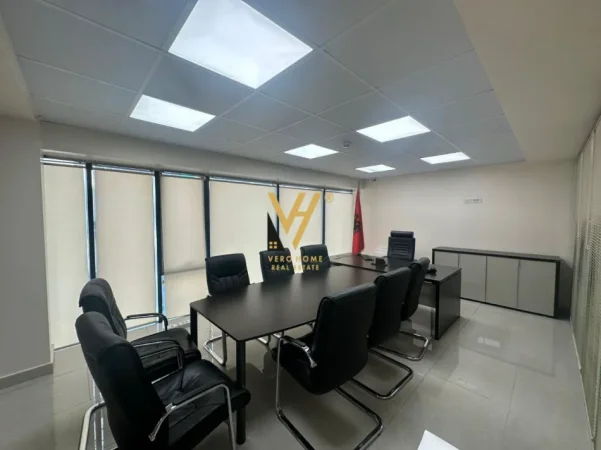 Tirane, jepet me qera zyre Kati 2, 122 m² 2.000 € (RRUGA E ELBASANIT)