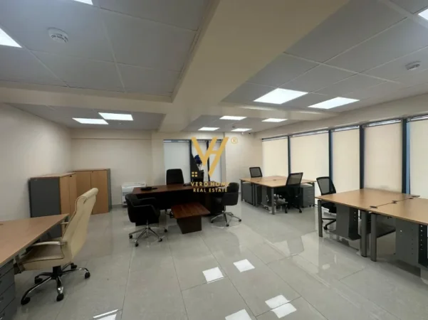 Tirane, jepet me qera zyre Kati 2, 122 m² 2.000 € (RRUGA E ELBASANIT)