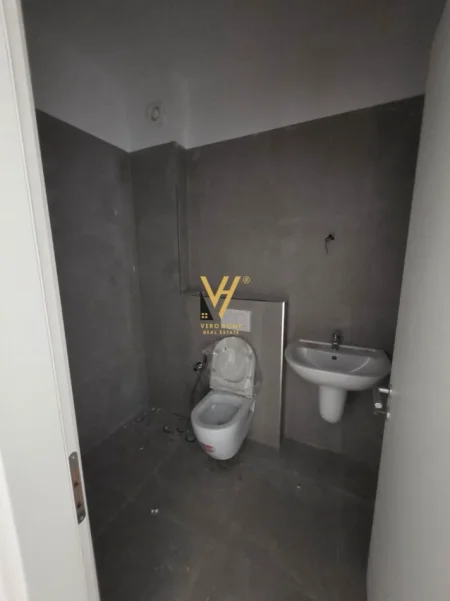 Tirane, jepet me qera zyre Kati 4, 70 m² 520 € (21 DHJETORI)