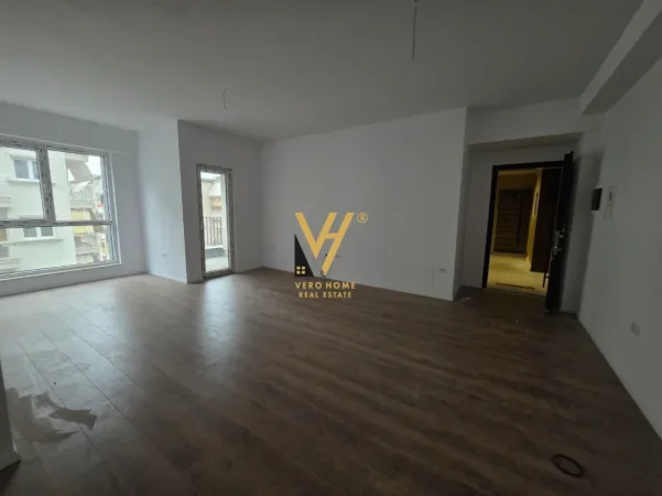 Tirane, jepet me qera zyre Kati 4, 70 m² 520 € (21 DHJETORI)