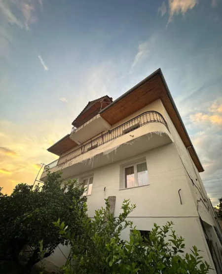 Tirane, jepet me qera apartament 1+1 Kati 1, 60 m² 400 € (Rruga E Elbasanit)