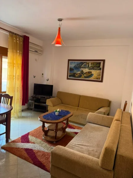 Durres, jepet me qera apartament ne plazh 1+1+Ballkon Kati 4, 70 m² (Rruga Pavarisa, Plepa)