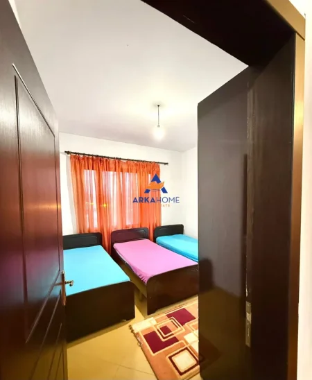 Tirane, jepet me qera apartament 1+1+Ballkon Kati 3, 80 m² 472 € 