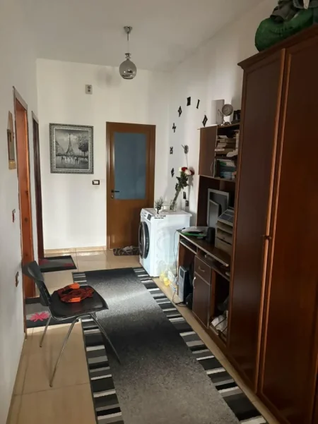 Tirane, jepet me qera apartament 2+1 Kati 2, 80 m² 400 € (ALLIAS)