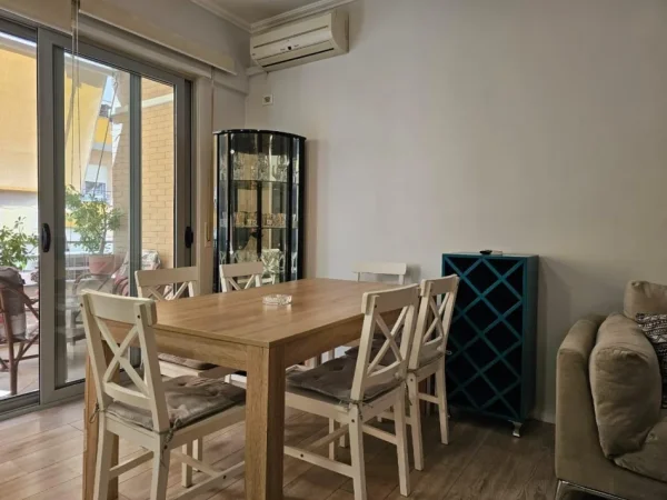 Tirane, jepet me qera apartament 2+1 Kati 3, 120 m² 800 € (Liqeni I Thate)