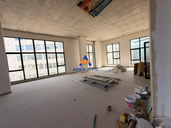 Tirane, jepet me qera ambjent biznesi Kati 0, 160 m² 3.000 € 