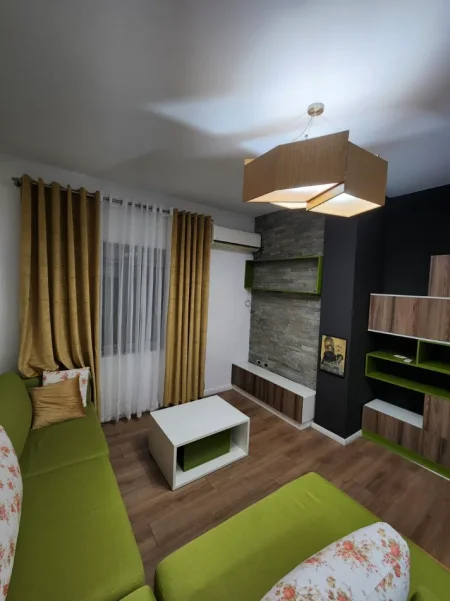 Tirane, jepet me qera apartament 1+1 Kati 8, (Paskuqan) 40.000 Leke/Muaj