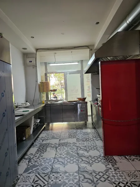 Tirane, shitet lokal Kati 0, 150 m² (Bulevardi Gjergj Fishta)