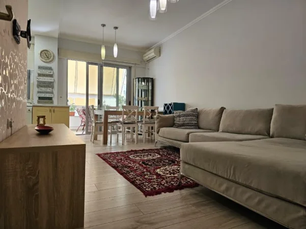 Tirane, jepet me qera apartament 1+1 Kati 3, 120 m² 800 € (LIQENI I THATE)