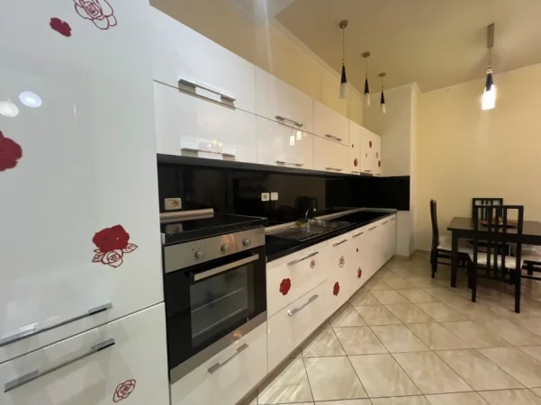 Tirane, shitet apartament 2+1 Kati 2, 100 m² 140.000 € (rruga muhamed deliu)