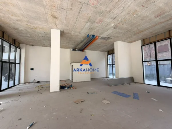 Tirane, shitet ambjent biznesi Kati 0, 160 m² 600.000 € 