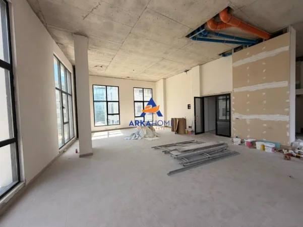 Tirane, shitet ambjent biznesi Kati 0, 160 m² 600.000 € 