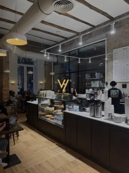 Tirane, jepet me qera bar-kafe Kati 0, 100 m² 700 € (YZBERISHT)