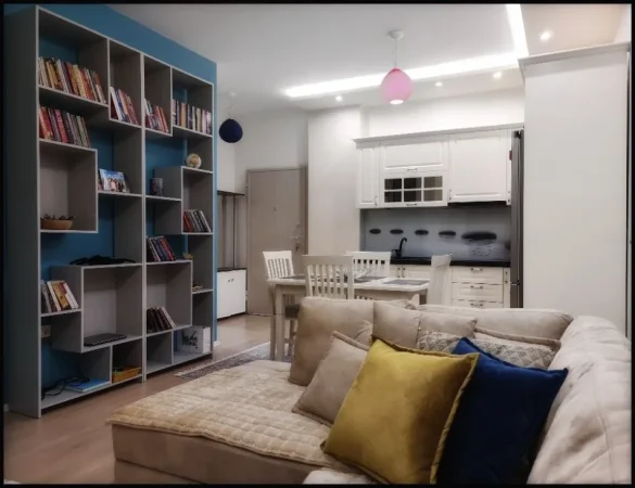 Tirane, jepet me qera apartament 1+1+Ballkon Kati 7, 700 € (Komuna e Parisit)