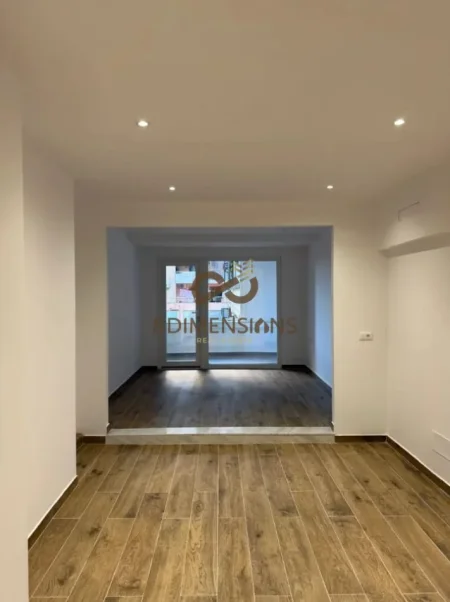 Tirane, jepet me qera ambjent biznesi Kati 2, 63 m² 800 € (ish stacioni i trenit)