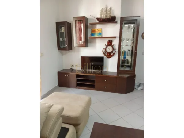Tirane, jepet me qera apartament 2+1 Kati 6, 80 m² 450 € (Yzberisht)