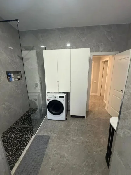 Tirane, jepet me qera apartament 2+1+2 Kati 3, 120 m² 700 € (PRANE TEG)