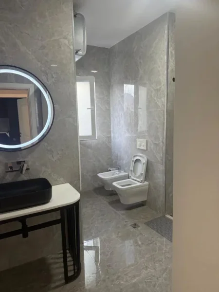 Tirane, jepet me qera apartament 2+1+2 Kati 3, 120 m² 700 € (PRANE TEG)