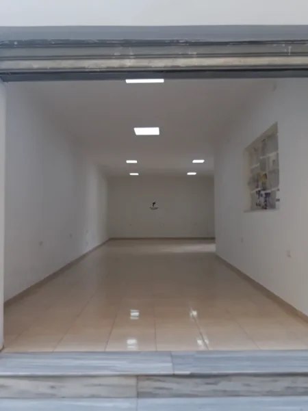 Tirane, jepet me qera dyqan Kati 0, 100 m² 1.000 € (RRUGA BARDHYL)