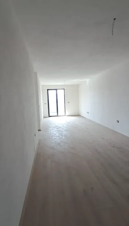 Tirane, shes apartament 2+1+Ballkon Kati 10, 121 m² 192.700 € (Fusha e Aviacionit)