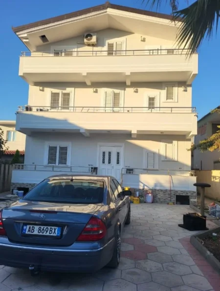 Tirane, jepet me qera Vile 3 Katshe Kati 3, 300 m² 1.300 € (AFER PAJTONI CENTER)