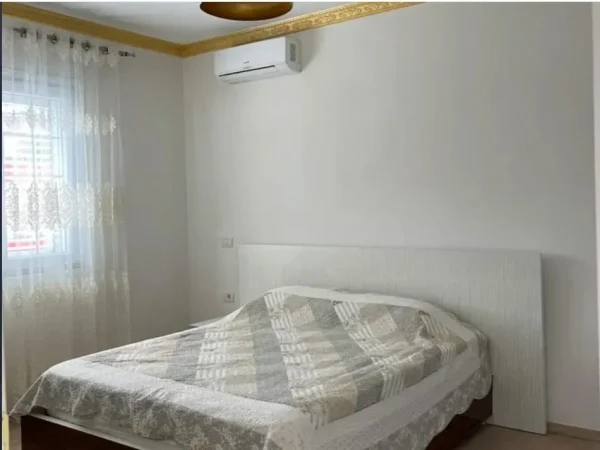Tirane, jepet me qera Vile 3 Katshe Kati 3, 300 m² 1.300 € (AFER PAJTONI CENTER)