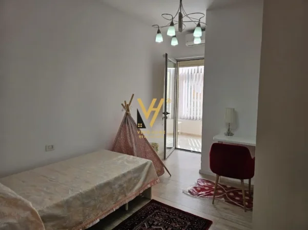 Tirane, jepet me qera apartament 2+1+Ballkon Kati 3, 120 m² 800 € (LIQENI I THATE)