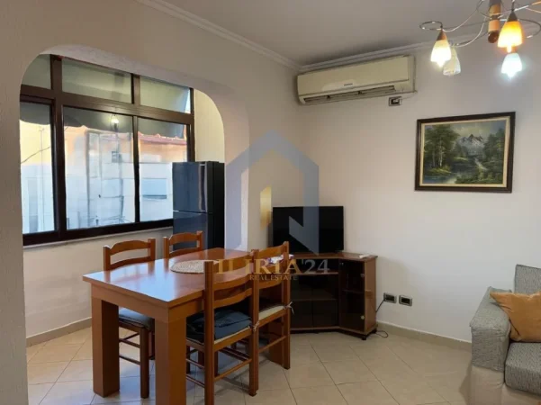 Tirane, jap me qera apartament 1+1+Ballkon Kati 5, 64 m² 400 € (Apartament 1+1 me qira ne "Kinostudio")