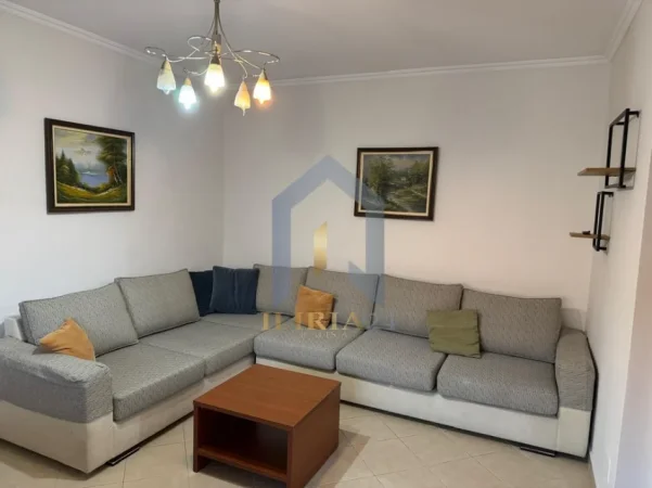 Tirane, jap me qera apartament 1+1+Ballkon Kati 5, 64 m² 400 € (Apartament 1+1 me qira ne "Kinostudio")