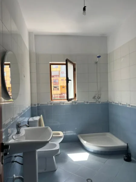Tirane, jepet me qera apartament 1+1 Kati 3, 65 m² 550 € (Pjese Vile 1 1 Don Bosko)